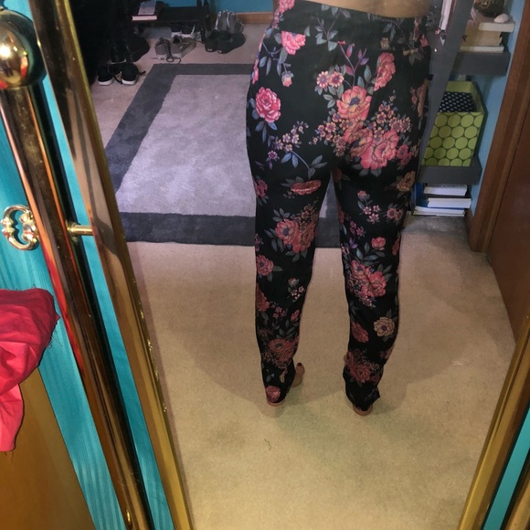 Floral Shiny Cinch Waist Pants - Picture 4 of 4